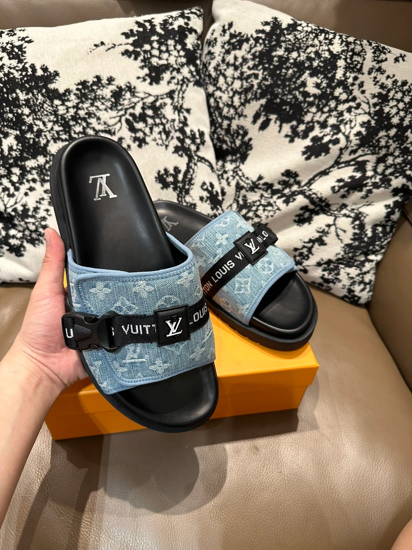 Men's shoes 💰360💰 LV buckle and Velcro, cowhide surface, sheepskin lining, size 36-46